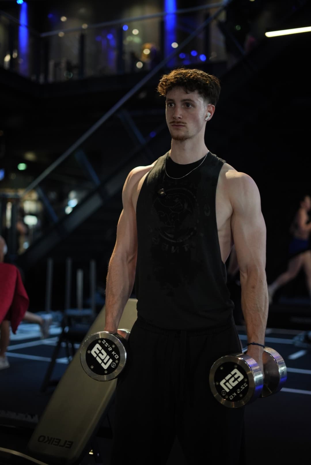 Mathis Dovina en tenue Gymshark